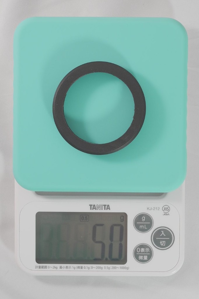 自作フードをはかりに載せたところ・5.0g